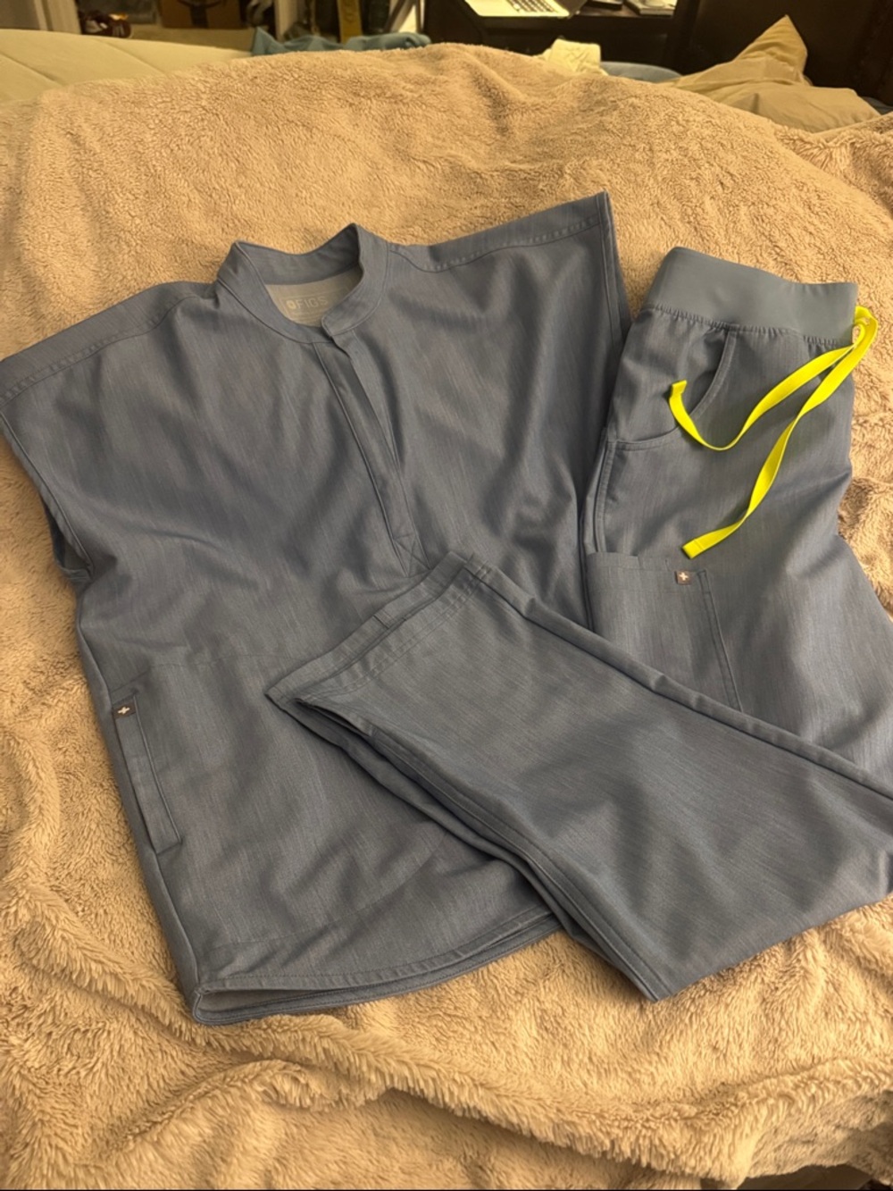 Women’s Figs scrub set